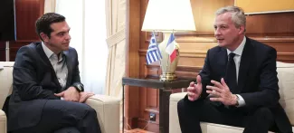 À Athènes, Bruno Le Maire joue les médiateurs sur la dette Alexis Tsipras et Bruno Le Maire, le 12 juin à Athènes. Crédits photo : ANGELOS TZORTZINIS/AFP