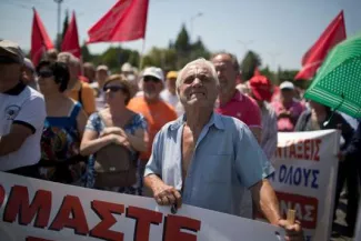 Après l’Eurogroupe, le gouvernement Tsipras soulagé, les Grecs partagés Manifestation contre l'austérité à Athènes, le 15 juin.