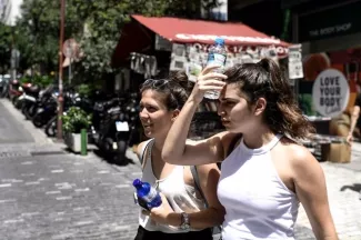 La Grèce et la Turquie frappées par la canicule Le mercure a atteint 43°C à Athènes, où la concentration d'ozone est élevée. (Dimanche 2 juillet 2017) Image: AFP