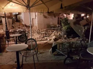 Un tremblement de terre en mer Egée tue deux personnes sur l’île de Kos Un tremblement de terre en mer Egée tue deux personnes sur l’île de Kos.
