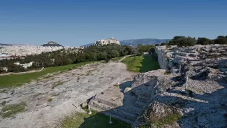 Les Grecs espèrent beaucoup de la visite de Macron Les Grecs espèrent beaucoup de la visite de Macron.