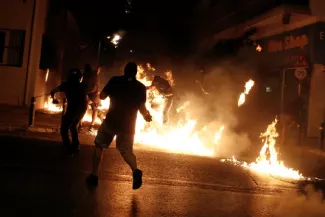 Incidents à Athènes 4 ans après la mort d’un rappeur anti-nazi Incidents à Athènes 4 ans après la mort d’un rappeur anti-nazi.