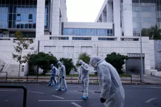Les policiers à la recherche de preuves devant la cour d'appel, vendredi 22 décembre.


