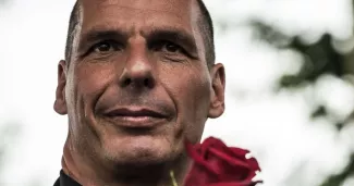 Yanis Varoufakis : "Je suis très déçu par Emmanuel Macron" Yanis Varoufakis : "Je suis très déçu par Emmanuel Macron".