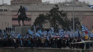 Athènes et Skopje prêts à s'entendre sur le futur nom de la Macédoine? 90 000 personnes ont manifesté à Thessalonique (Macédoine centrale), le 21 janvier 2018, à l'appel d'organisations nationalistes contre un compromis avec Skopje sur le nom de la Macédoine.