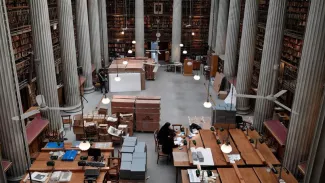 Le plus grand déménagement de livres de l'histoire grecque a commencé Le plus grand déménagement de livres de l'histoire grecque a commencé.