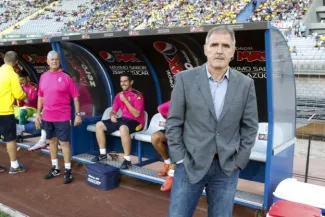 Paco  Herrera arrive en Grèce