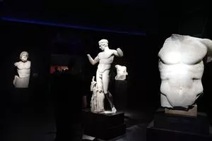 Une exposition à Athènes fait revivre les parfums de l'Antiquité Une exposition à Athènes fait revivre les parfums de l'Antiquité.