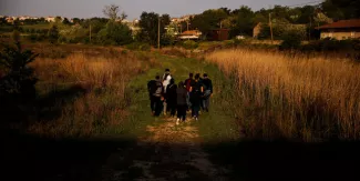 La rivière Evros, point de passage des clandestins entre la Turquie à la Grèce Près de Didymotique, en Grèce, un groupe de migrants venant de franchir l'Evros, le 30 avril.