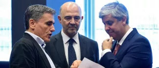 La Grèce arrache un rééchelonnement de sa dette La Grèce, ici représentée par son ministre des Finances Euclid Tsakalotos (à gauche), va pouvoir faire son retour sur les marchés, le 20 août 2018. © JOHN THYS / AFP