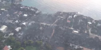 Incendies en Grèce : dans la ville dévastée de Mati, "beaucoup de monde cherche encore de la famille".