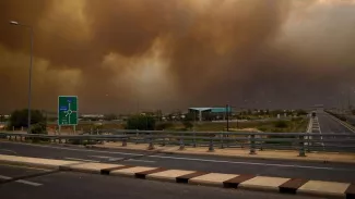 Au moins 79 morts dans de violents incendies en Grèce Au moins 79 morts dans de violents incendies en Grèce.