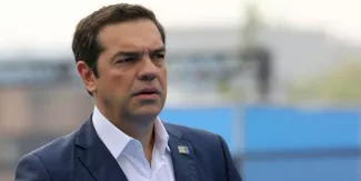 Incendies en Grèce : Tsipras assume "la responsabilité politique de la tragédie" Alerxis Tsipras a souligné qu'"aujourd'hui nous prenons conscience d'une manière douloureuse que nous gouvernons un pays dominé par des irrégularités".@ LUDOVIC MARIN / AFP