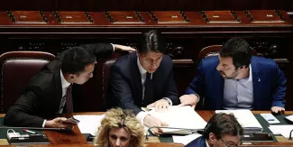 Dette faramineuse, explosion des taux d'intérêt... L’Italie va-t-elle devenir la nouvelle Grèce ? Dette faramineuse, explosion des taux d'intérêt.