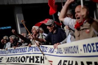 L’impossible leçon de la crise grecque Manifestation, à Athènes, de retraités grecs contre un plan de réduction de leurs pensions, le 3 octobre 2017.