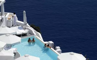 En 2018, la Grèce prévoit de recevoir 32 millions de touristes étrangers, contre seulement 15 millions eu 2010.


