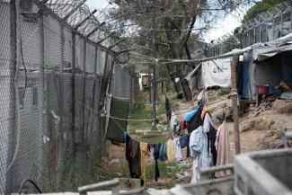 Camp de migrants à Lesbos: une toilette pour 72 personnes, une douche pour 84 Camp de migrants à Lesbos: une toilette pour 72 personnes, une douche pour 84.