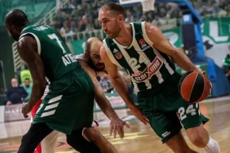 Basket - Euroligue : le Panathinaïkos Athènes domine l'Olympiakos Le Pirée Basket - Euroligue : le Panathinaïkos Athènes domine l'Olympiakos Le Pirée.