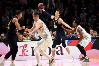 Basket - Euroligue (H) : Fenerbahçe et l'Olympiakos s'imposent facilement.