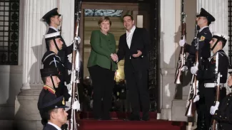 En Grèce, Angela Merkel porte la repentance allemande… sans réparations En Grèce, Angela Merkel porte la repentance allemande… sans réparations.