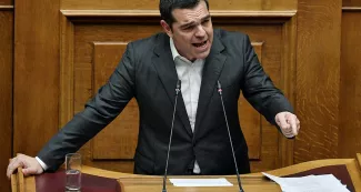 Grèce : Tsípras réussit son coup politique Grèce : Tsípras réussit son coup politique.