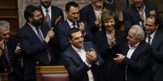 Le premier ministre grec, Alexis Tsipras, remporte un vote de confiance au Parlement Le premier ministre grec, Alexis Tsipras, remporte un vote de confiance au Parlement.