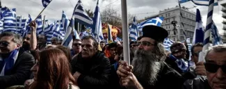 Les Grecs dans la rue contre un changement de nom Les Grecs dans la rue contre un changement de nom.