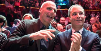 Européennes : Benoît Hamon veut rassembler la gauche derrière Yanis Varoufakis Européennes : Benoît Hamon veut rassembler la gauche derrière Yanis Varoufakis.