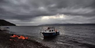 Grèce : quatre migrants, dont trois enfants, portés disparus dans un naufrage.