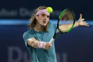Tennis - Dubaï : Stefanos Tsitsipas passe le premier tour mais lâche un set Tennis - Dubaï : Stefanos Tsitsipas passe le premier tour mais lâche un set.