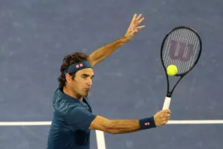 Tennis - Dubaï : Roger Federer remporte son 100e titre face à Stefanos Tsitsipas Tennis - Dubaï : Roger Federer remporte son 100e titre face à Stefanos Tsitsipas.