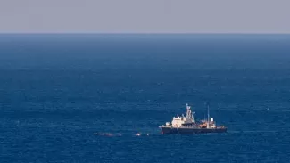 Grèce: un bateau de migrants coule, trois morts dont deux enfants.