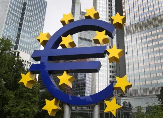 Feu vert de la zone euro pour un déboursement d'aide à la Grèce Feu vert de la zone euro pour un déboursement d'aide à la Grèce.