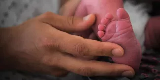 Un bébé grec conçu avec trois parents, une première en cas d’infertilité Un bébé grec conçu avec trois parents, une première en cas d’infertilité.
