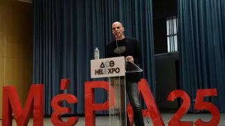 L’ex-ministre grec Yanis Varoufakis donne de la voix au pays de l’austérité L’ex-ministre grec Yanis Varoufakis donne de la voix au pays de l’austérité.