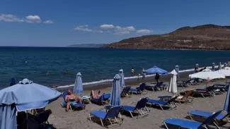 Lesbos, l'île aux migrants, veut reconstruire son tourisme Lesbos, l'île aux migrants, veut reconstruire son tourisme.