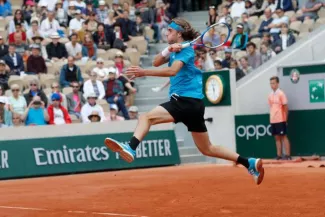 Stefanos Tsitsipas s’invite au banquet de Roland-Garros Stefanos Tsitsipas s’invite au banquet de Roland-Garros.