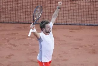 Roland-Garros : Stan Wawrinka vient à bout de Stefanos Tsitsipas après un match de plus de cinq heures Roland-Garros : Stan Wawrinka vient à bout de Stefanos Tsitsipas après un match de plus de cinq heures.