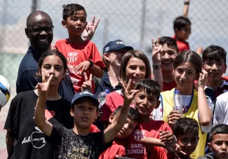 Dans un camp de migrants en Grèce, Lilian Thuram appelle à «la solidarité» européenne Dans un camp de migrants en Grèce, Lilian Thuram appelle à «la solidarité» européenne.