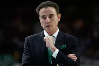 Basket : Rick Pitino quitte le Panathinaïkos Athènes et aimerait revenir en NBA Basket : Rick Pitino quitte le Panathinaïkos Athènes et aimerait revenir en NBA.