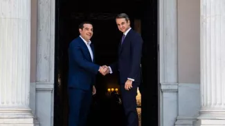 Kyriakos Mitsotakis investi Premier ministre dans une Grèce en soif de renouveau Kyriakos Mitsotakis investi Premier ministre dans une Grèce en soif de renouveau.