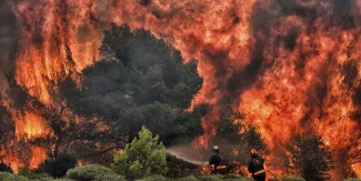 Grèce : important incendie sur l'île d'Eubée, aux frontières de l'Attique Grèce : important incendie sur l'île d'Eubée, aux frontières de l'Attique.
