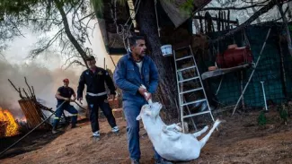 En Grèce, des avions européens aident les pompiers à combattre l'incendie dans l'île d'Eubée En Grèce, des avions européens aident les pompiers à combattre l'incendie dans l'île d'Eubée.