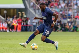 Foot - Ligue des champions : Tanguy Ndombele titulaire avec Tottenham contre l'Olympiakos Foot - Ligue des champions : Tanguy Ndombele titulaire avec Tottenham contre l'Olympiakos.