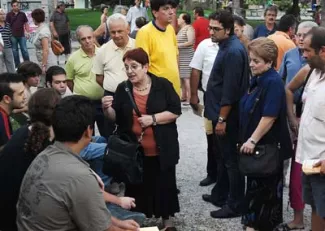 Aleka Papariga auprès des grevistes à Athènes