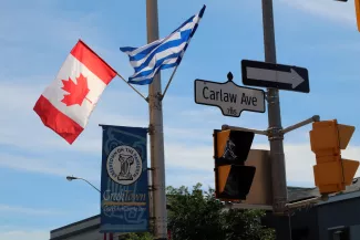 Drapeaux grec et canadien @ Greektown on the Danforth