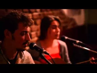Preview image for the video "Kadinelia - Με γελάσαν τα πουλιά (live @Καφέ Αμάν Σέρρες 22-04-2016)".