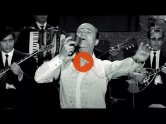 Preview image for the video "ΧΡΗΣΤΑΚΗΣ - Θα ζήσω ελεύθερο πουλί (Ο Σταύρος είναι πονηρός, 1970)".