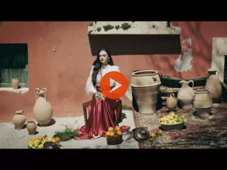 Preview image for the video "Erini - Menexedes Kai Zoumpoulia (Official Music Video)".