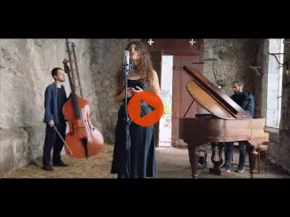Preview image for the video "Dafne Kritharas - U Stambolu Na Bosforu (Official Music Video)".